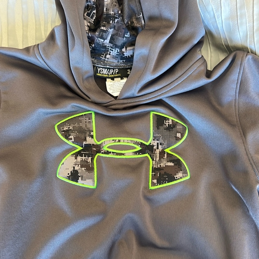 Under Armour Youth Small Loose Fit Grey Hoodie